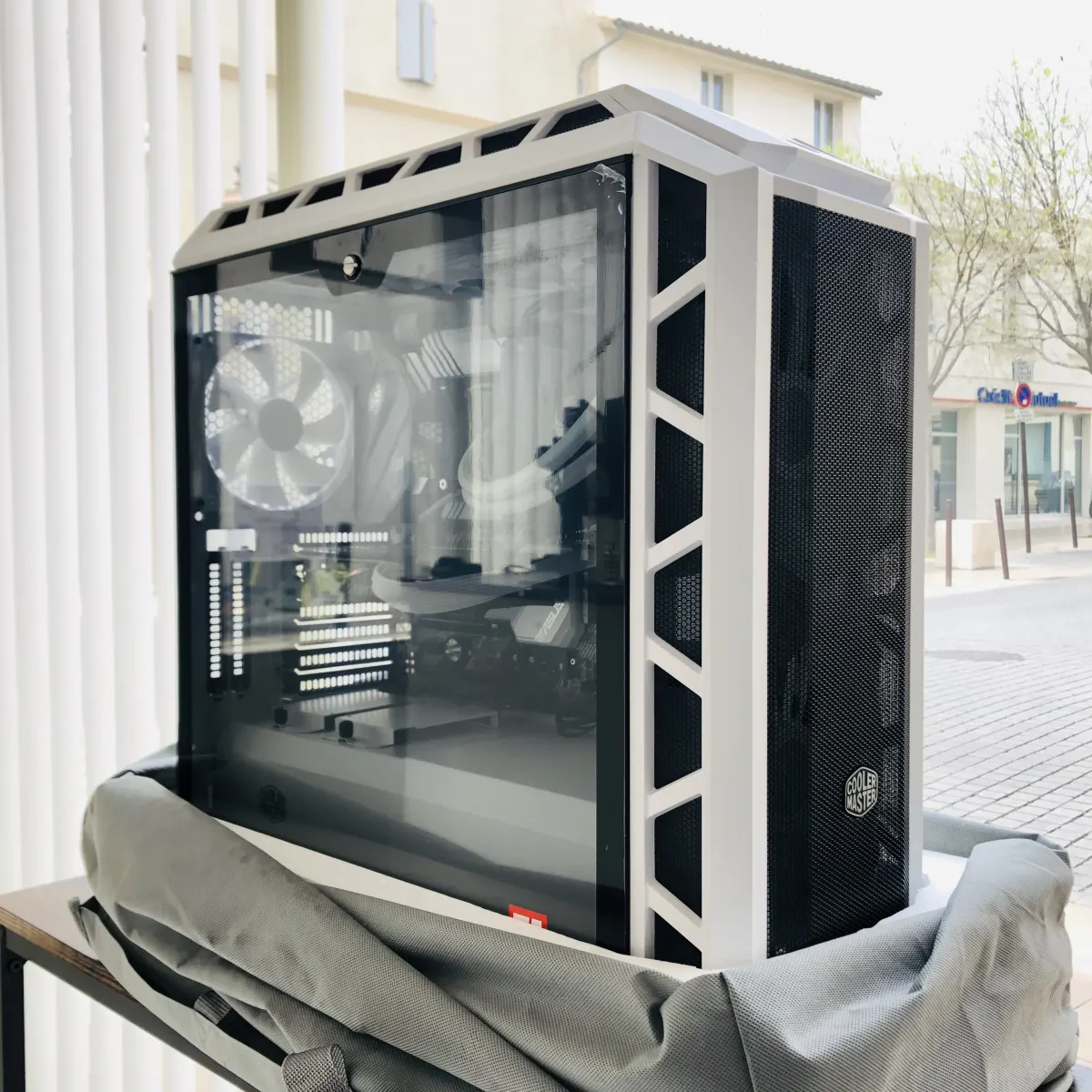 Boîtier Cooler Master prêt à partir