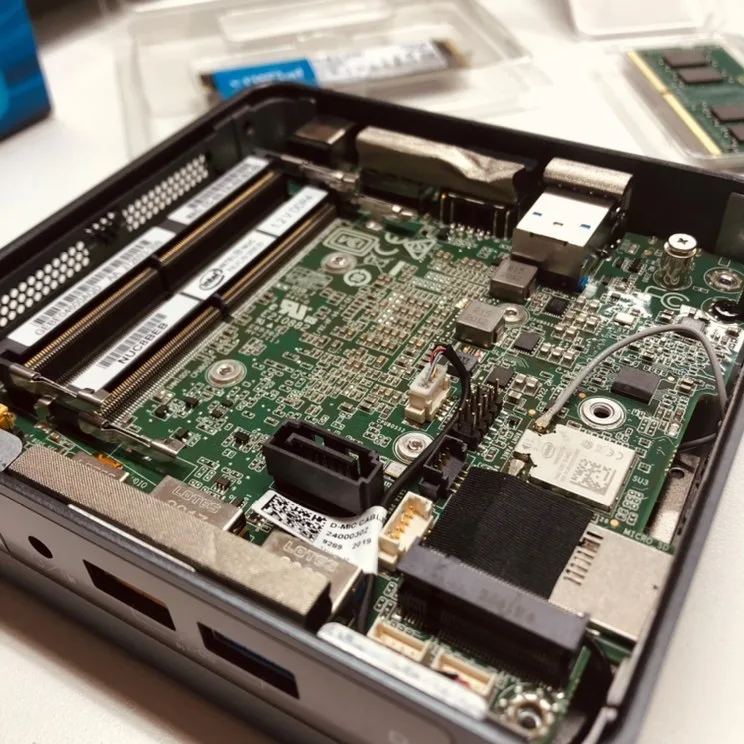 Mini-PC ouvert pour upgrade